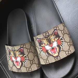 BRAND NEW GUCCI TIGER SLIDES